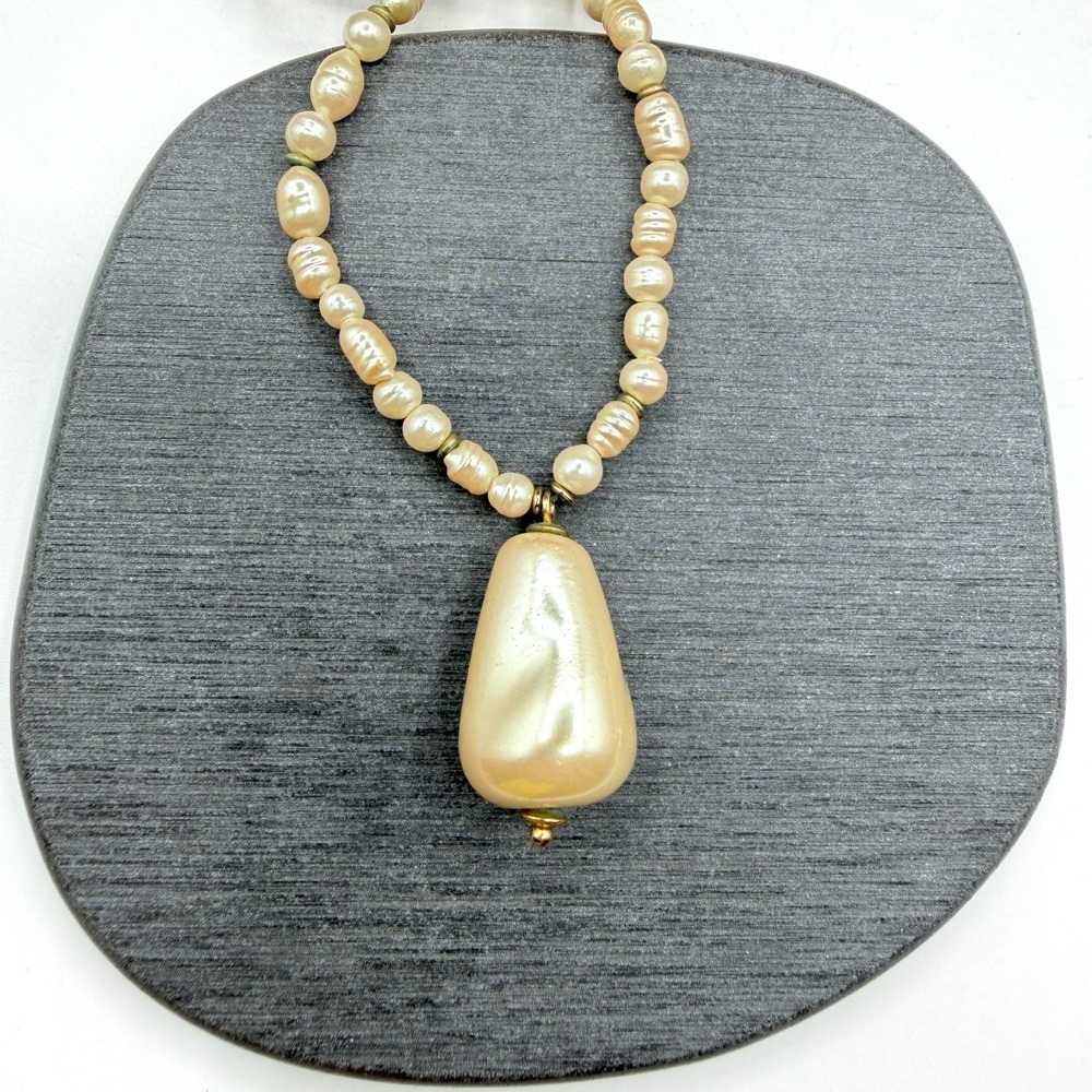 Baroque Style Pearl Necklace Cream Teardrop Pendant Gold Tone Clasp Jewelry
